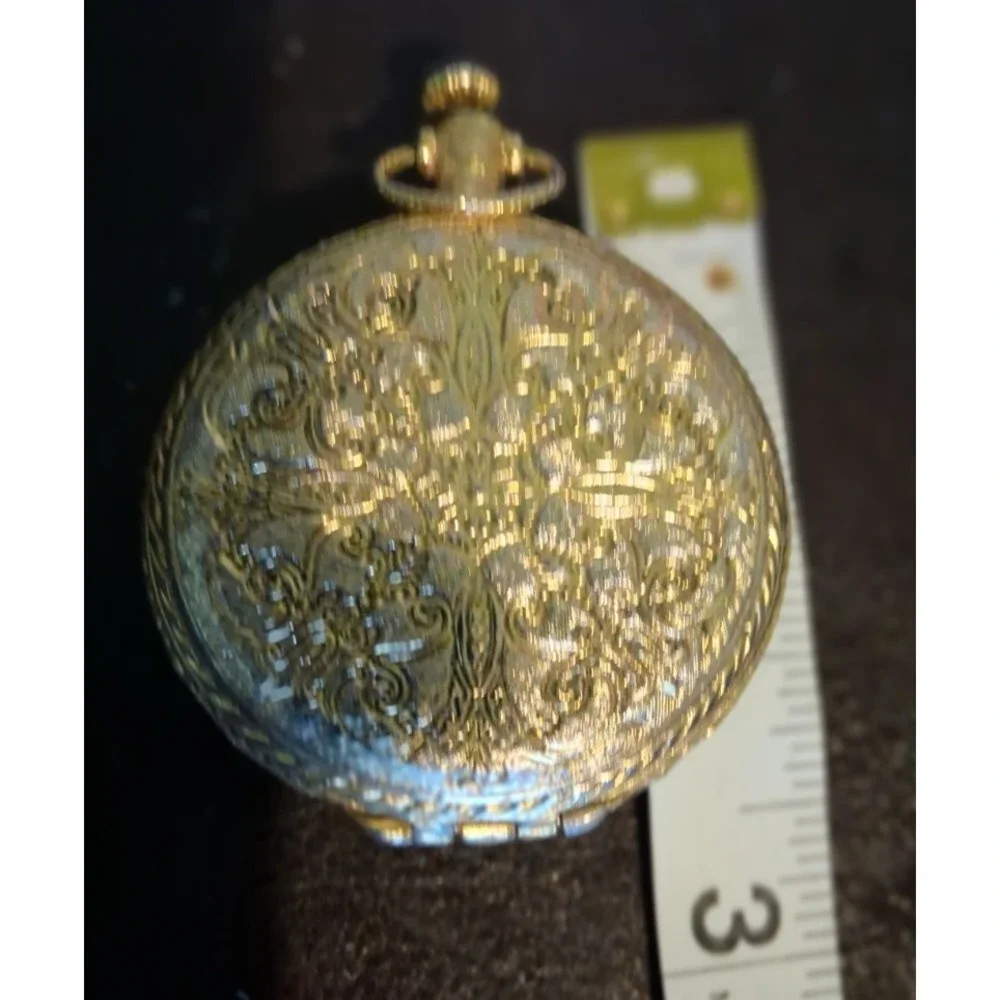 Vintage Max Factor  Gold Tone Floral Fresco  Compact  With Puff